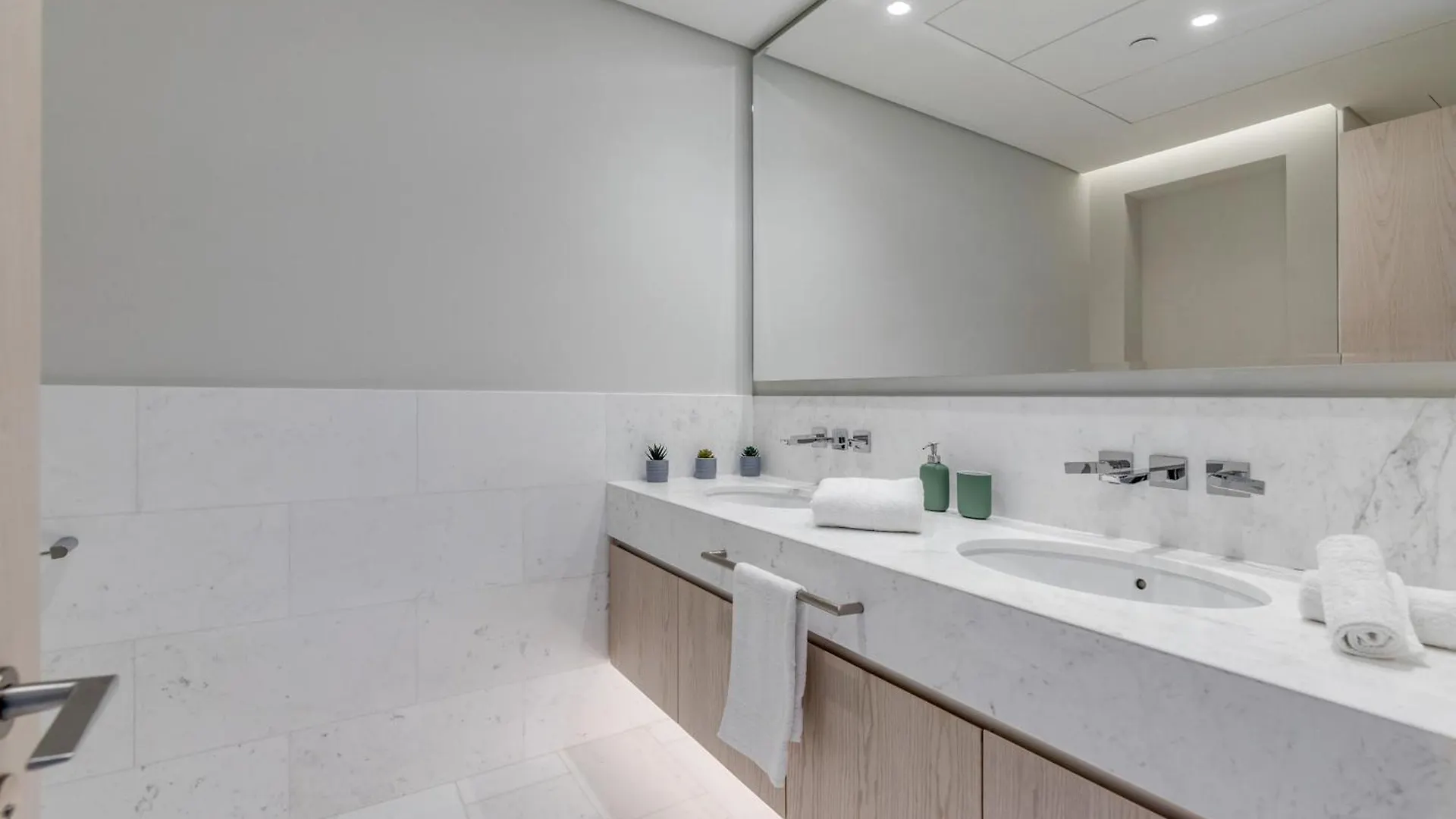 Luxury Palm Tower Studio Apartments With Pool And Fantastic Sea View Dubai 0*,  United Arab Emirates