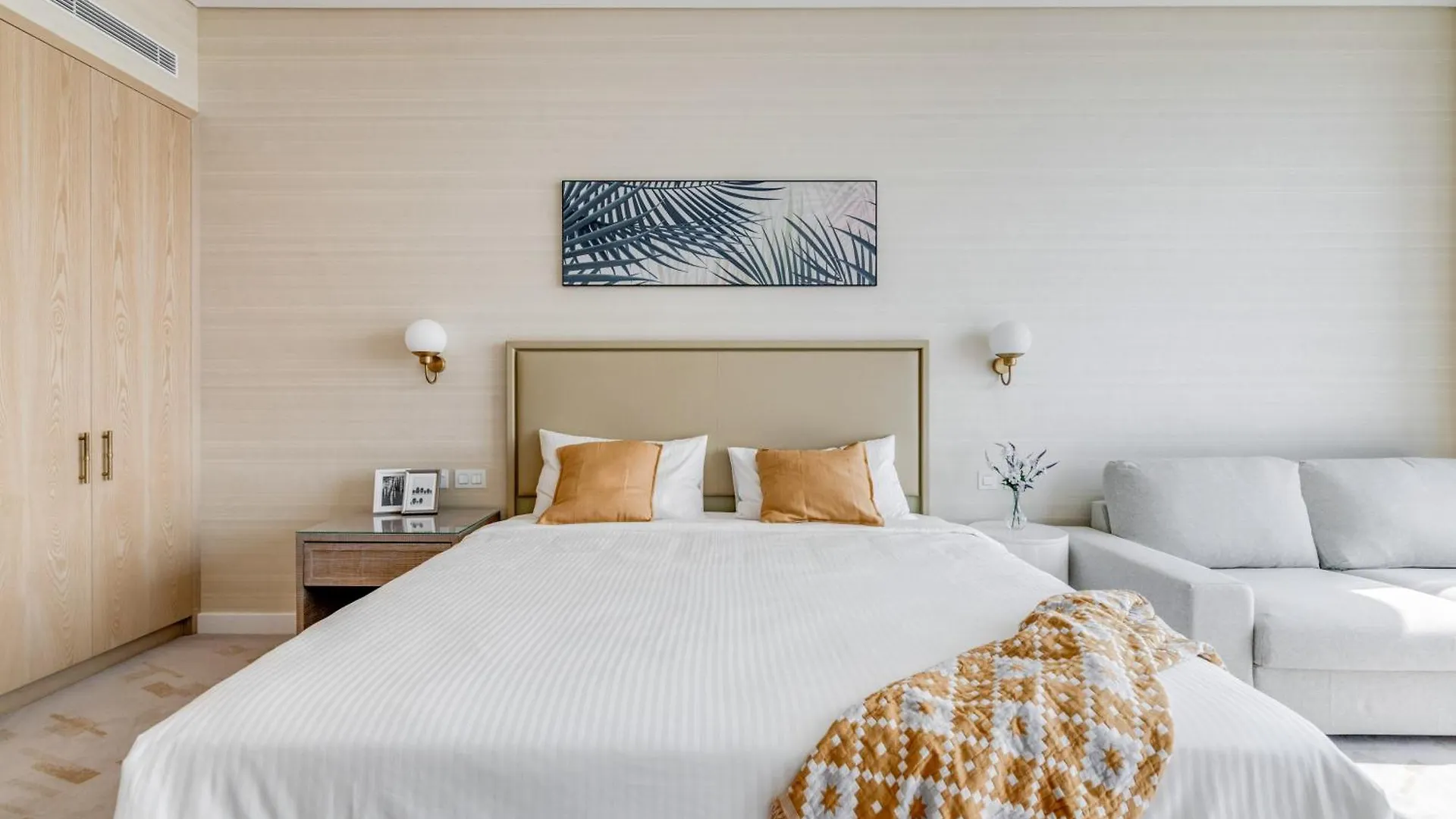Luxury Palm Tower Studio Apartments With Pool And Fantastic Sea View Dubai United Arab Emirates
