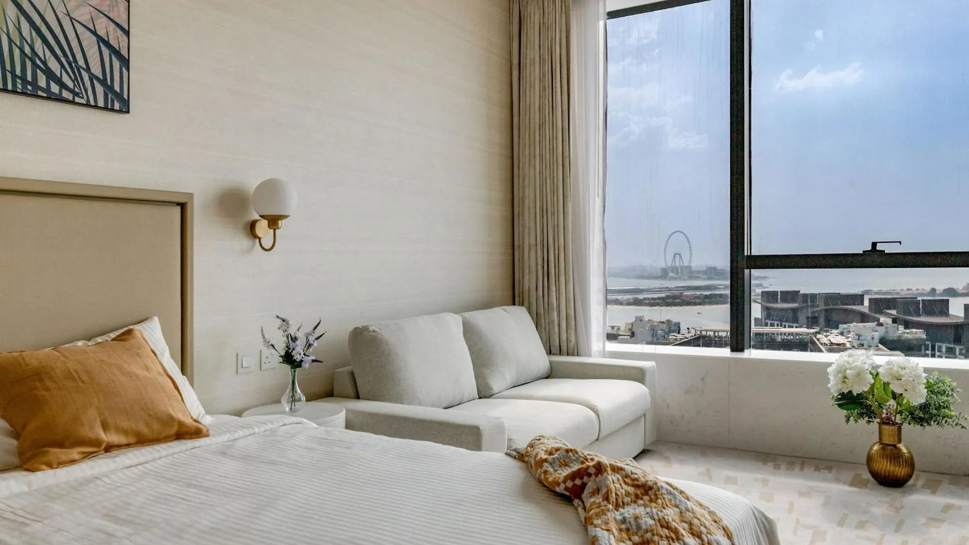 Luxury Palm Tower Studio Apartments With Pool And Fantastic Sea View Dubai