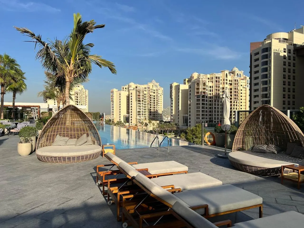 Luxury Palm Tower Studio Apartments With Pool And Fantastic Sea View Dubai