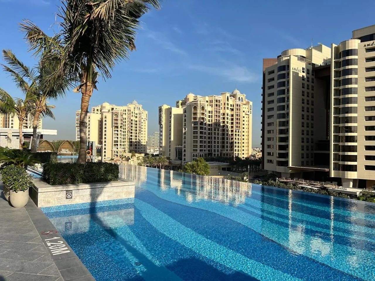 Luxury Palm Tower Studio Apartments With Pool And Fantastic Sea View Dubai